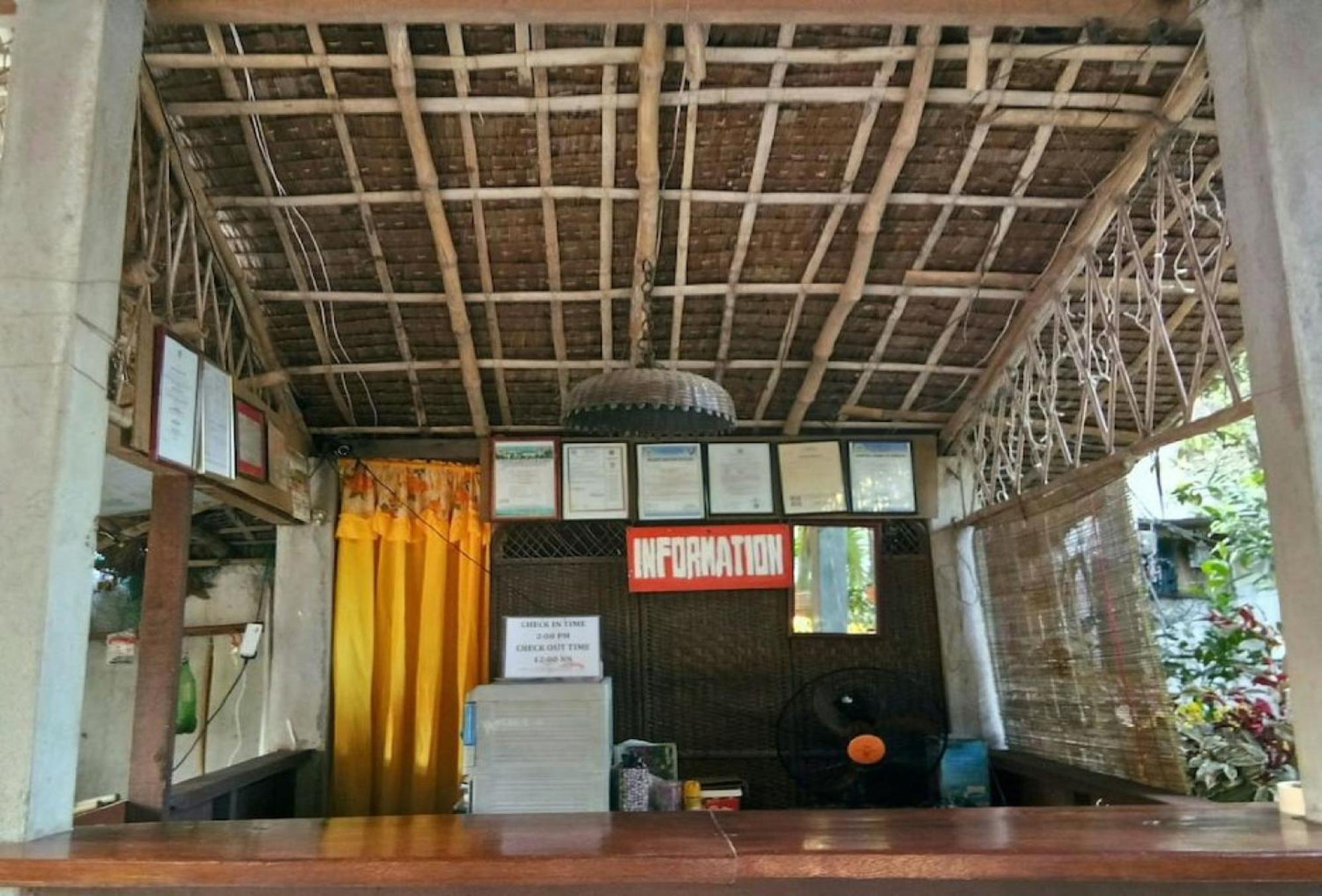 RedDoorz Hostel @Megans Paradisio Beach Resort San Antonio  Exterior foto
