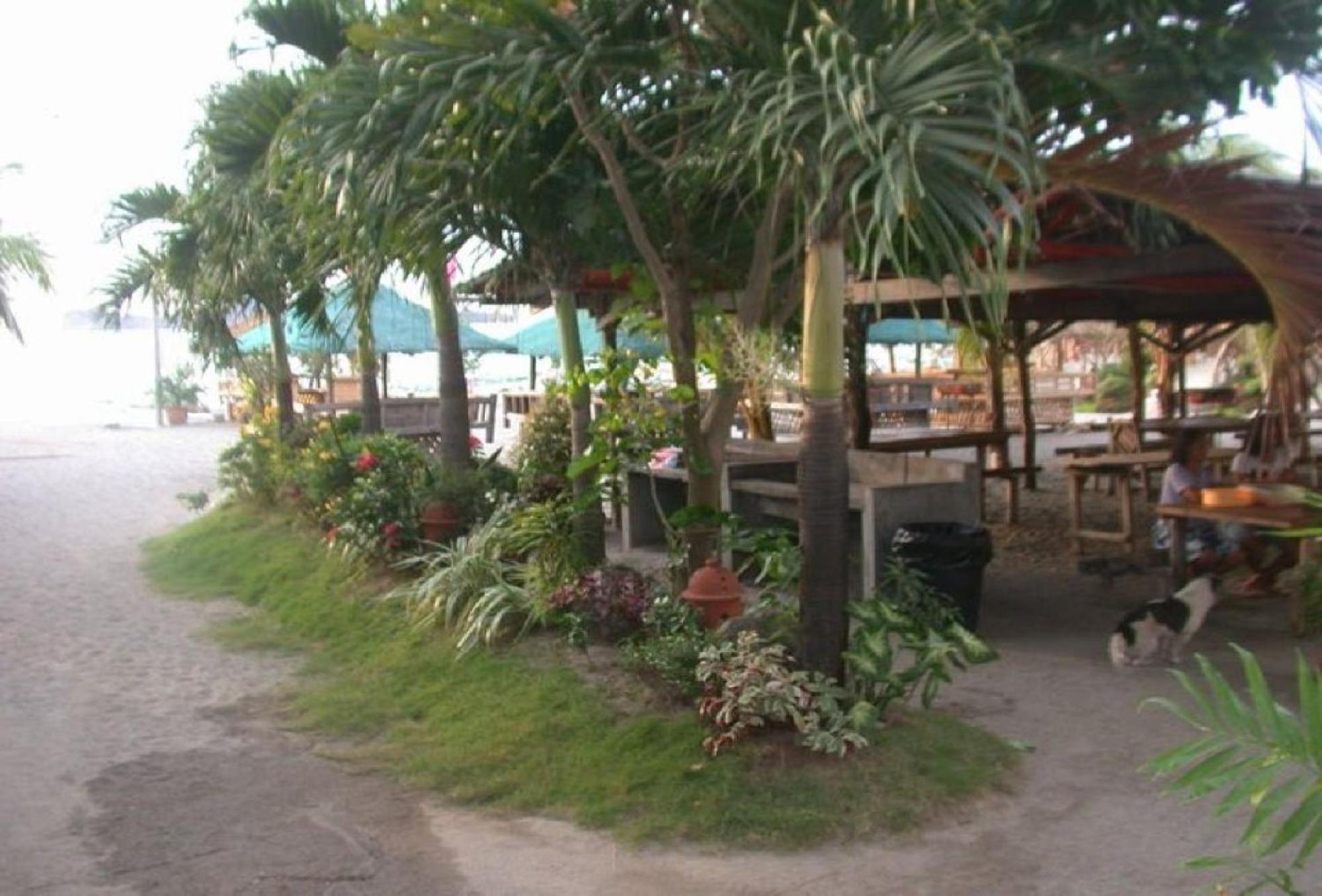 RedDoorz Hostel @Megans Paradisio Beach Resort San Antonio  Exterior foto