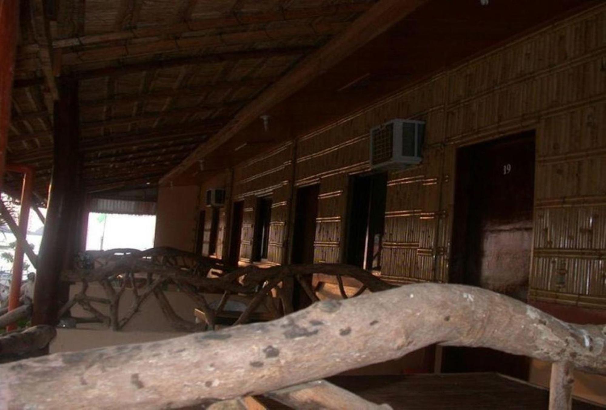 RedDoorz Hostel @Megans Paradisio Beach Resort San Antonio  Exterior foto