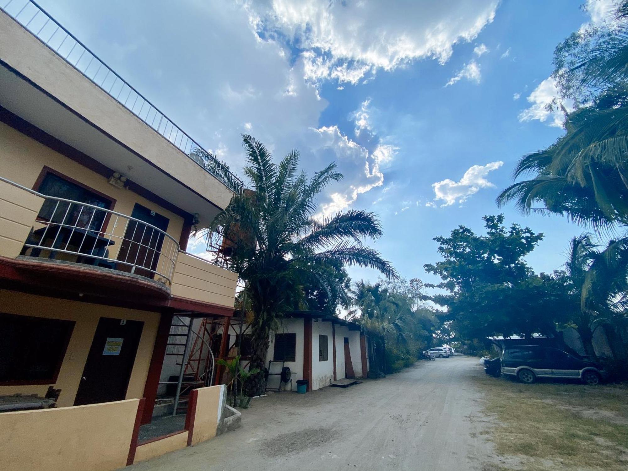 RedDoorz Hostel @Megans Paradisio Beach Resort San Antonio  Exterior foto
