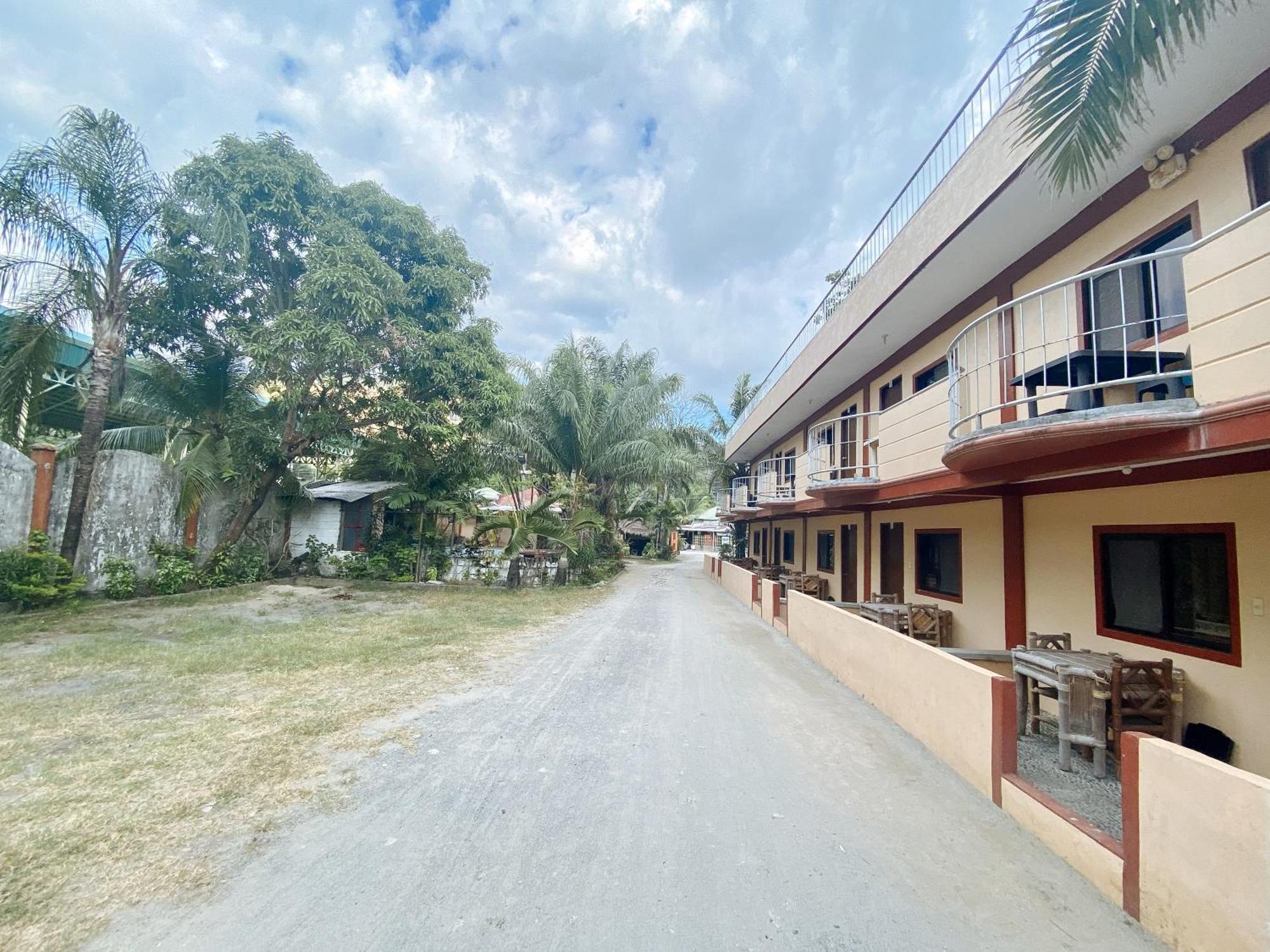 RedDoorz Hostel @Megans Paradisio Beach Resort San Antonio  Exterior foto