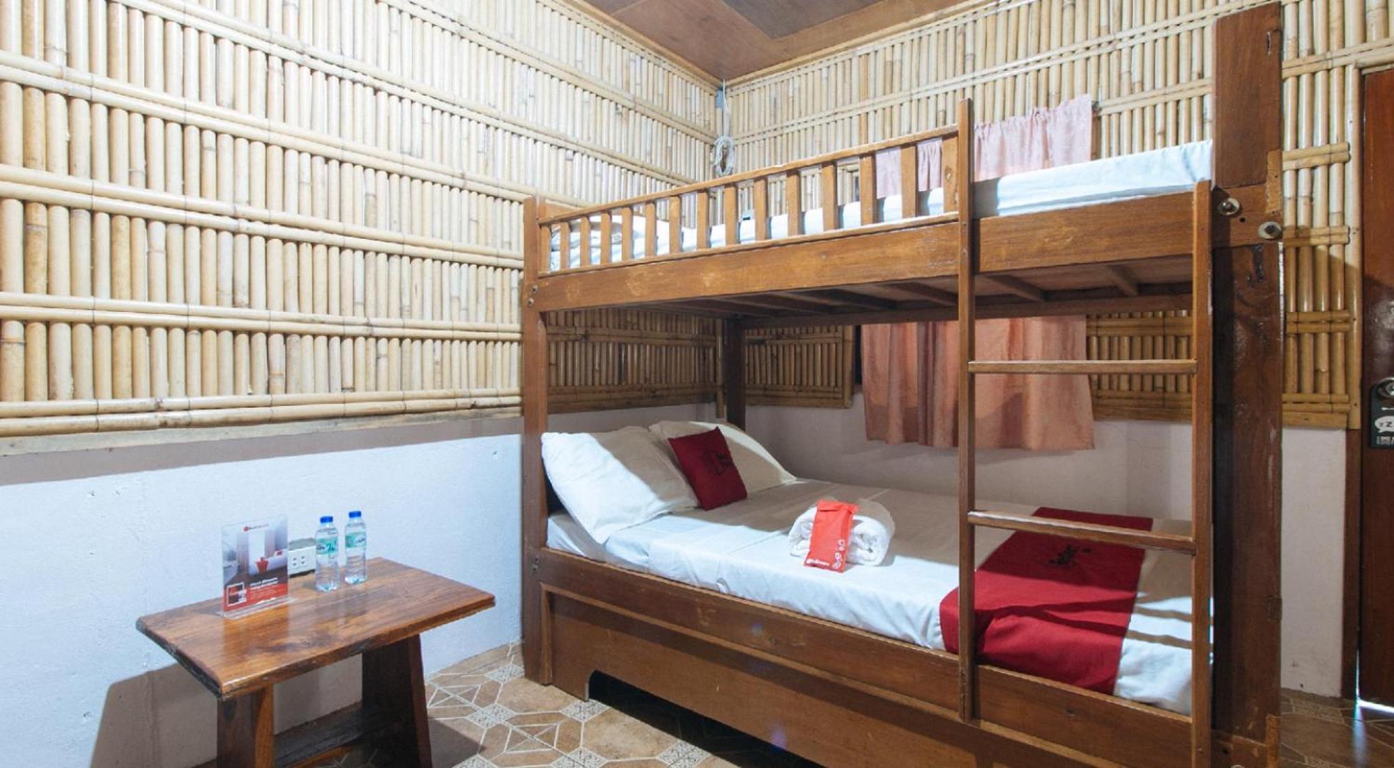 RedDoorz Hostel @Megans Paradisio Beach Resort San Antonio  Exterior foto