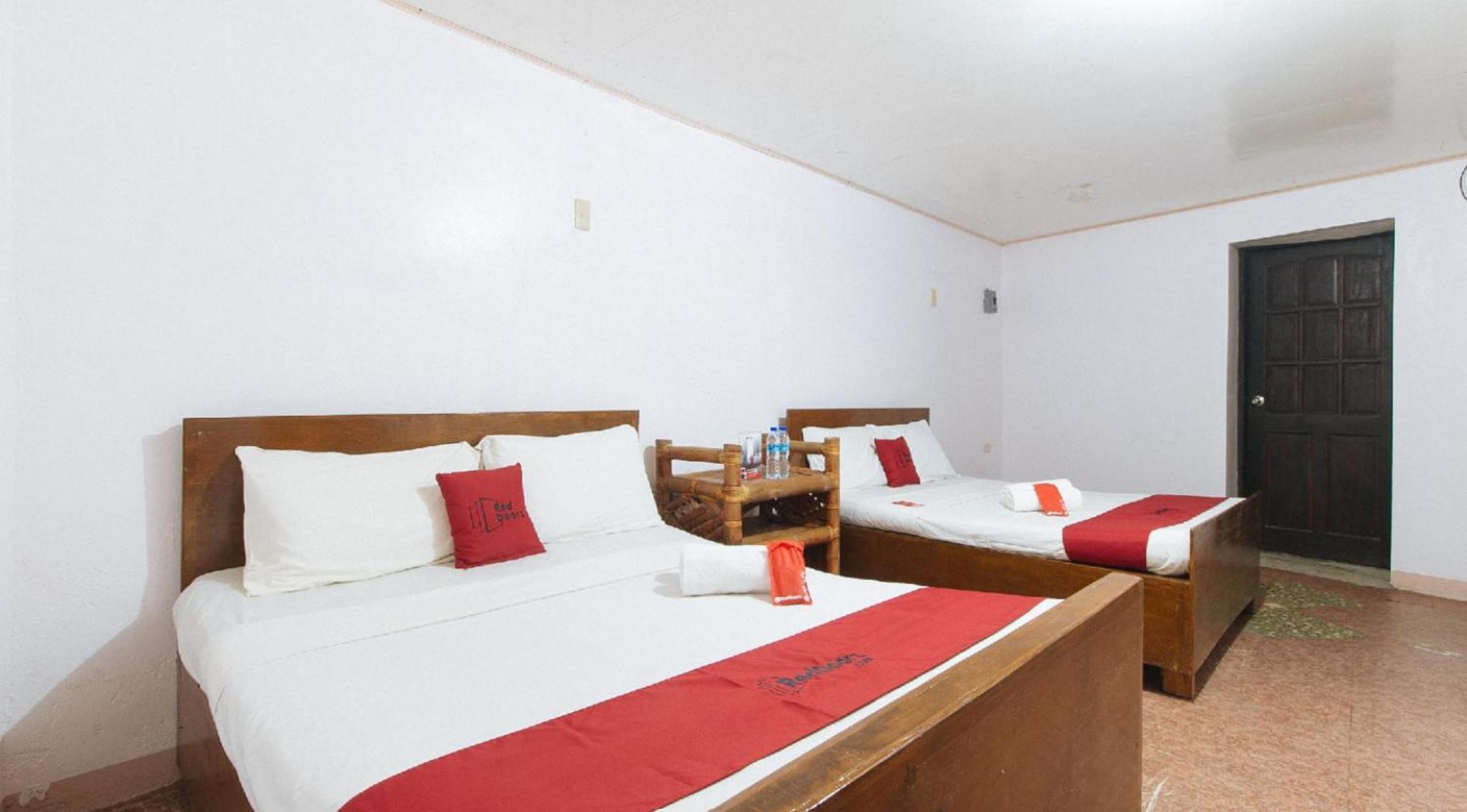 RedDoorz Hostel @Megans Paradisio Beach Resort San Antonio  Exterior foto