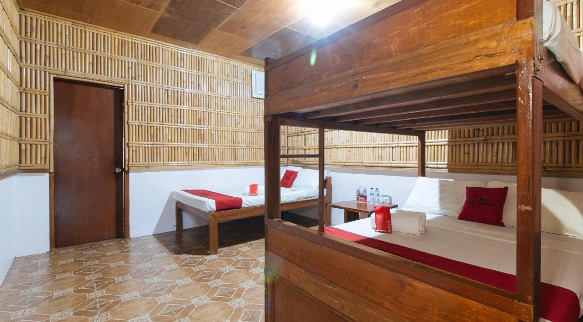 RedDoorz Hostel @Megans Paradisio Beach Resort San Antonio  Exterior foto