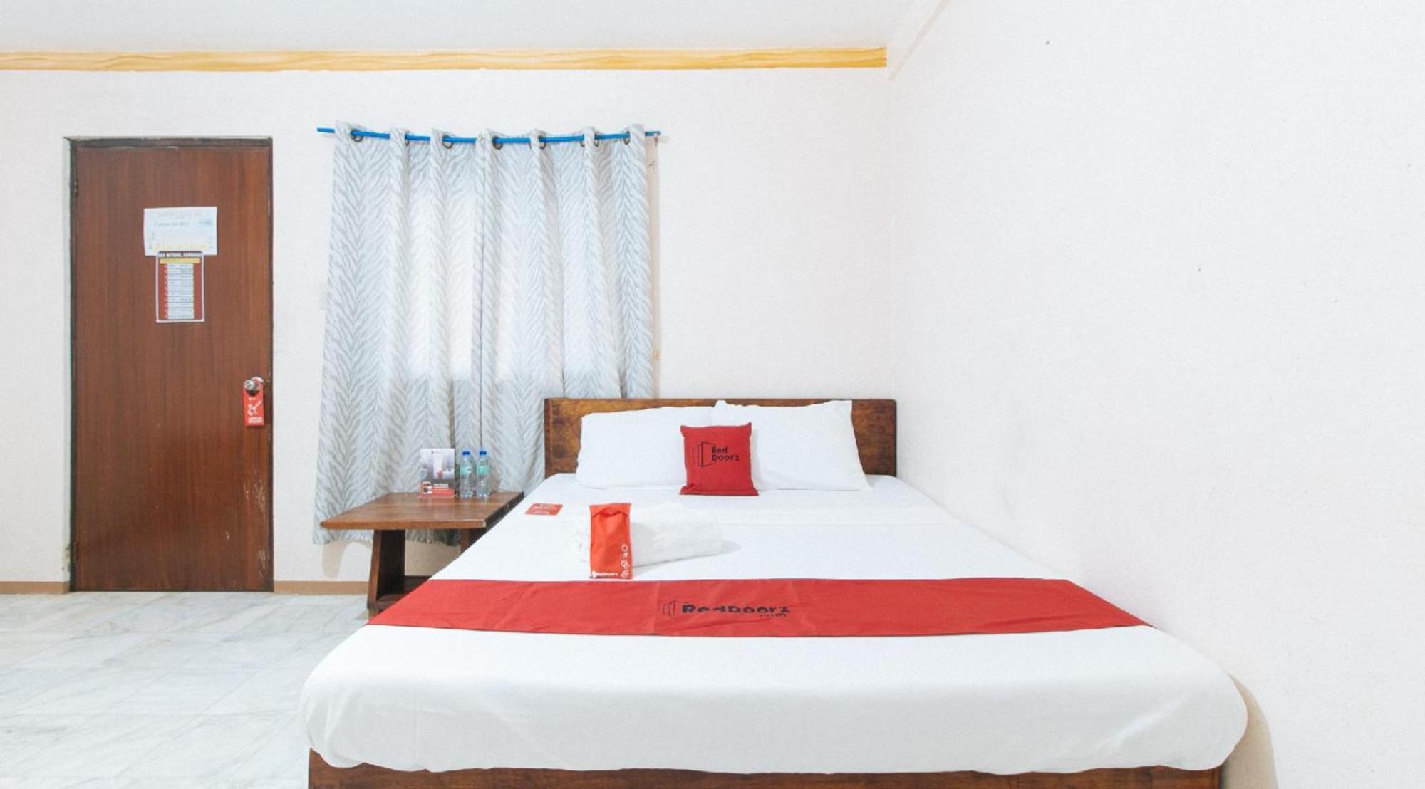 RedDoorz Hostel @Megans Paradisio Beach Resort San Antonio  Exterior foto